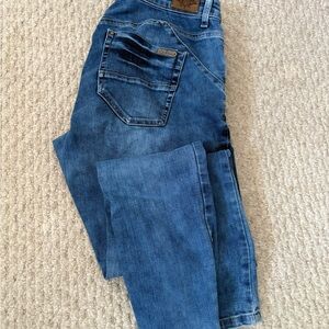 Women's Skinny Jeans in Medium Blue Denim - Comfortable Stretch Fit